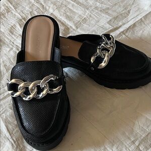 Shoedazzle Women's Black Slip-On Loafers with Silver Chain size 51/2